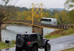 Brücke biegt sich durch